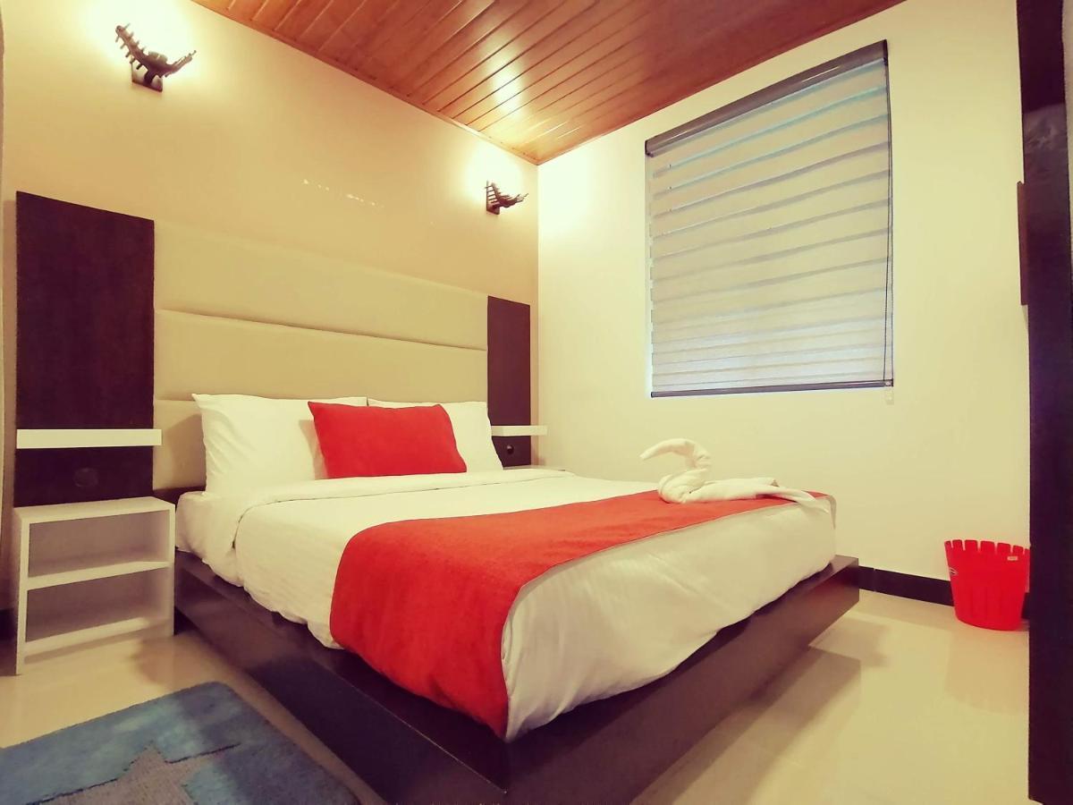 Moon Plains Luxury Apartments Нувара Елия Екстериор снимка